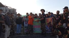 Penyerahan Bantuan untuk Korban bencana Kebakaran di Jalan Dr Soetomo oleh Barisan Serbaguna (Banser) GP Ansor Samarinda. (Foto: Lana/Fajarborneo.com)