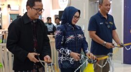 Peresmian HokBen di Bontang dengan melakukan pemotongan pita oleh Wakil Wali Kota Bontang dan General Manager. (Foto: Lana/fajarborneo)