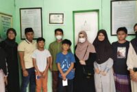 Pemberian bantuan dan santunan oleh Komunitas Cinta Rasulullah (KCR) Kalimantan Timur kepada Panti Asuhan Ibnu Hanin. (Foto: Lana/Fajarborneo.com)