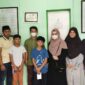 Pemberian bantuan dan santunan oleh Komunitas Cinta Rasulullah (KCR) Kalimantan Timur kepada Panti Asuhan Ibnu Hanin. (Foto: Lana/Fajarborneo.com)