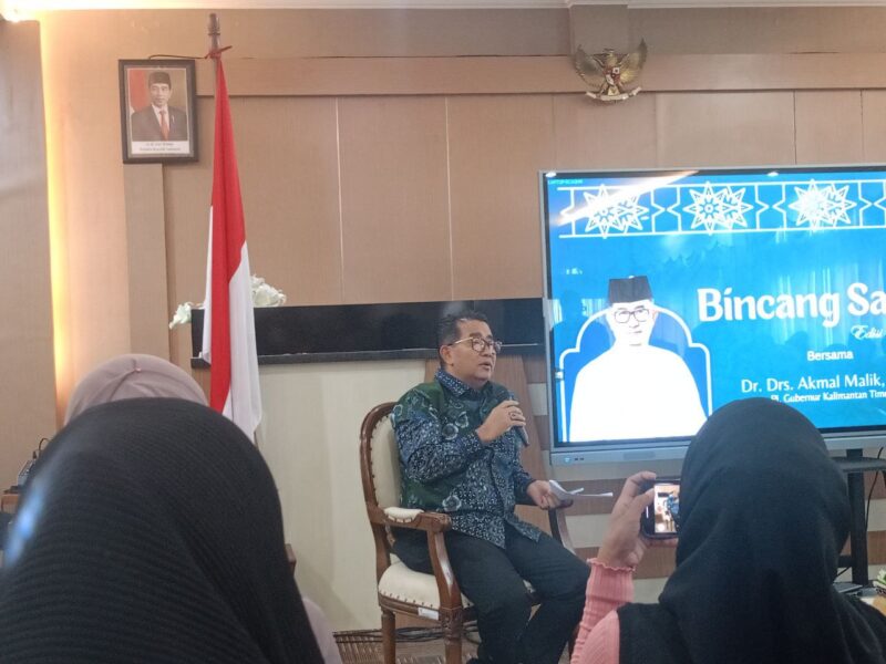 Penjabat Gubernur Kalimantan Timur sedang memberikan keterangan ketahanan pangan di acara bincang santai bersama wartawan di ruang VVIP Rujab Gubernur Kaltim, Samarinda, Sabtu (16/3/2024). (Foto: Lana/fajarborneo.com)