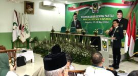 Ketua Umum DPP Partai Bulan Bintang (PBB) Prof. Yusril Ihza Mahendra memberikan sambutan saat acara pembukaan Musyawarah Dewan Partai (MDP) Partai Bulan Bintang di Kantor DPP PBB di Jakarta, Sabtu 18 mei 2024. ANTARA/Genta Tenri Mawangi.