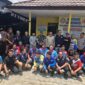 Bupati Kukar, Aulia Rahman Basri bersama para relawan di Posko Relawan Tenggarong, Kelurahan Mangkurawang. (Hen/Fajarborneo)