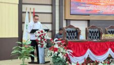Bupati Kukar, Aulia Rahman Basri saat membacakan sambutan, di ruang sindang utama, pada Rabu (30/09/26). (Hen/Fajarborneo) 