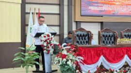 Bupati Kukar, Aulia Rahman Basri saat membacakan sambutan, di ruang sindang utama, pada Rabu (30/09/26). (Hen/Fajarborneo) 
