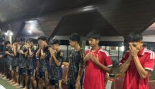 Suasana pesepak bola Kubar di rumah jabatan Bupati Kubar. (Bii/Fajarborneo)