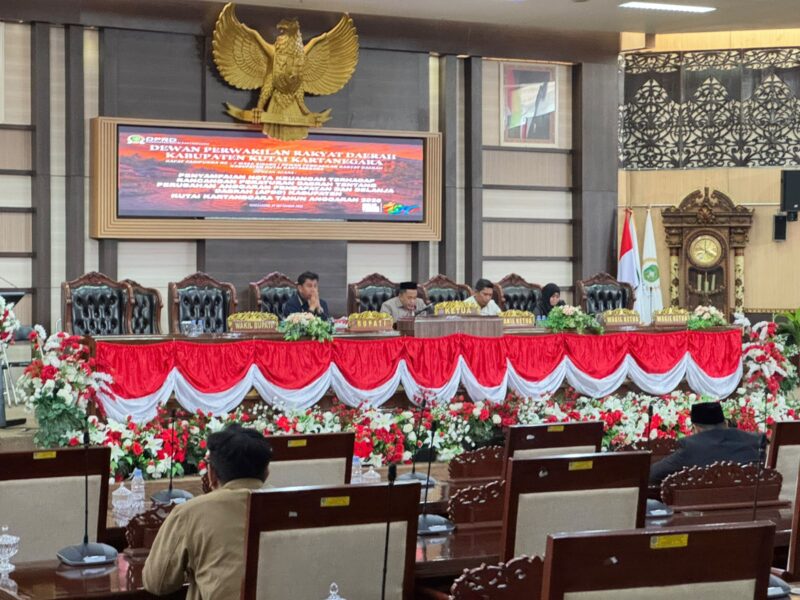 Suasana Rapur di Ruang Sidang Utama DPRD Kukar, pada Selasa (29/09/2026). (Hen/Fajarborneo)