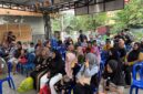 Suasana pemberian donasi kepada warga yang terdampak kebakaran di Kantor Kelurahan Melayu, Jumat (16/10/2026). (Hen/Fajarborneo)