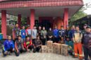 Ketua DPRD Kukar, Ahmad Yani menyalurkan bantuan logistik untuk Tim Operasional Karhutla bertempat di Kelurahan Sukarame, Kecamatan Tenggarong, Kukar, pada Kamis (16/10/2026). (Hen/Fajarborneo)