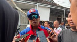 Kepala Disdamkarmatan Kukar, Fida Hurasani pasca kebakaran Jl Danau Aji dan Jl Alimudin Tenggarong, Selasa (06/10/26). (Bii/Lewatkata)