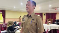 Sekretaris BKPSDM Kukar, Mopfiyanto Ramadhan, saat menghadiri rapat pembahasan penataan pegawai di Ruang Rapat DPRD Kukar, Senin (12/10/2026). (Hen/Fajarborneo)