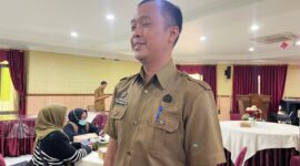Sekretaris BKPSDM Kukar, Mopfiyanto Ramadhan, saat menghadiri rapat pembahasan penataan pegawai di Ruang Rapat DPRD Kukar, Senin (12/10/2026). (Hen/Fajarborneo)