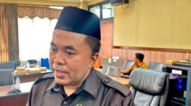 Ketua DPRD Kukar, Ahmad Yani Saat Berada Diruang Rapat, pada Senin (12/10/26). (Hen/Fajarborneo).
