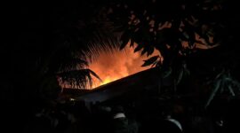 Suasana Kebakaran di di Jalan Kartini, kawasan Gang Karya, Kelurahan Loa Ipuh, Kecamatan Tenggarong, Rabu (14/10/2026) malam. (Hen/Fajarborneo)