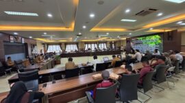 Suasana Rapat terkait lahan masyarakat adat di Gedung DPRD Kukar. (Hen/Fajarborneo)