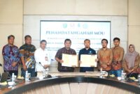 Bupati PPU, Mudyat Noor saat teken MOU dengan Akatirta. (Zaa/Fajarborneo)